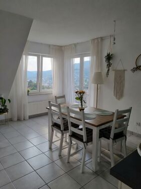 Wohnzimmer/Küche - 4 Zi. Küche, Bad, Flur, G.Bad, Diele. 132