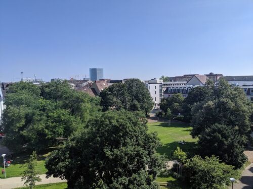 Ausblick - Provisionsfrei* Schillerplatz: DG, Aufzug, Terrasse und TG-Stellplatz im Herzen der Stadt
