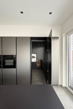 Durchgang zum Hauswirtschaftsraum - 