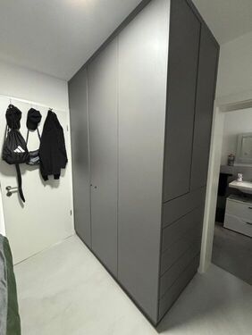 Kleiderschrank - 