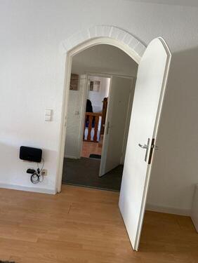 Eingang vom Wohnzimmer zum Flur und Treppenhaus - 