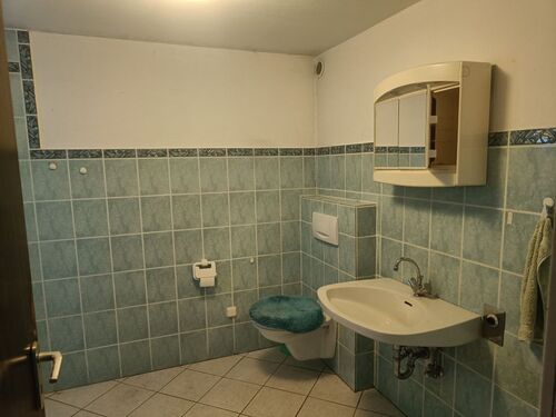 Bad mit Dusche - 