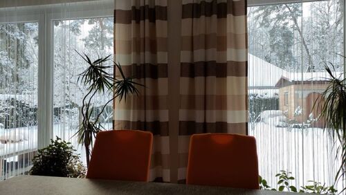 Sicht zum Garten im Winter - 