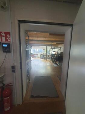 Tür Hallo -- Montage - 