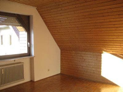 Bild 4 Zimmer mit Dachschräge und Holzverschalung - Maisonettenwohnung mit 110,00 m&sup2; in Villingen-Schwenningen zur Miete