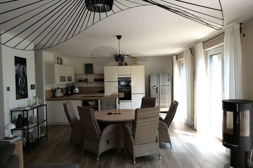 offenes Wohnen mit Essplatz und Küche - 