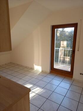 Küche mit Zugang Balkon - Dachgeschoßwohnung mit 92,50 m&sup2; in Waldeck zur Miete