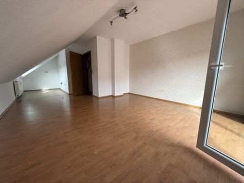 Wohn- und Esszimmer - Dachgeschoßwohnung mit 50,00 m² in Eppingen zum Kaufen