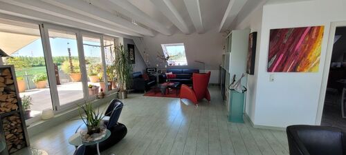 Oben offenes Wohnzimmer (Höhe in der Spitze 4,65m) - Einfamilienhaus mit 190,00 m&sup2; in Barsbüttel zum Kaufen