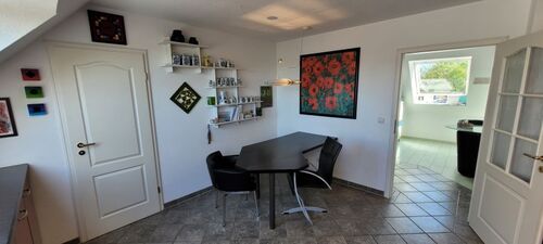 Küche mit angrenzender Speisekammer - 