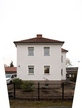 Haus vorne 2 - 4 Zimmer Mehrfamilienhaus, Wohnhaus zum Kaufen in Birkenwerder