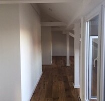 Neuwertige 3-Zimmer-DG-Wohnung mit Loggia und KFZ-Stellplatz Nbg-Schweinau - Nürnberg
