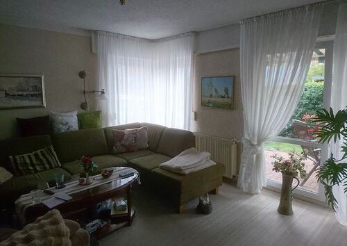 helles Wohnzimmer - Provisionsfrei* Kapitalanlage: stabil vermietete Doppelhaushälfte im Berliner Speckgürtel