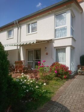 Vorderansicht - 4 Zimmer Doppelhaushälfte zum Kaufen in Hoppegarten