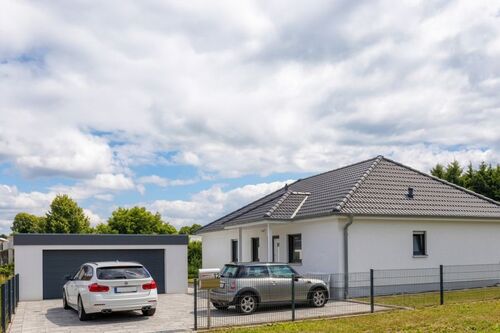 001 - Provisionsfrei* Freistehendes Einfamilienhaus mit Doppelgarage (Bungalow Bj. 2012) in Bad Bevensen