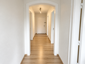 Lichtdurchfluteter Flur - 3 Zimmer 3- Zimmerwohnung zum Kaufen in Hamburg