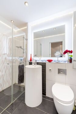 Gästebad mit Dusche - 