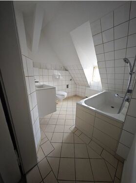 Bad 1a - 3 Zimmer Dachgeschoßwohnung in Kahla