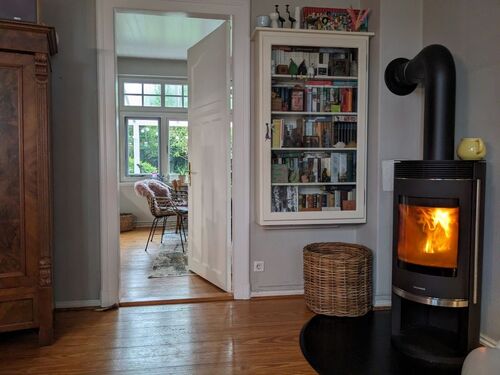 Wohnzimmer Ofen Blick in die Wohnküche - 