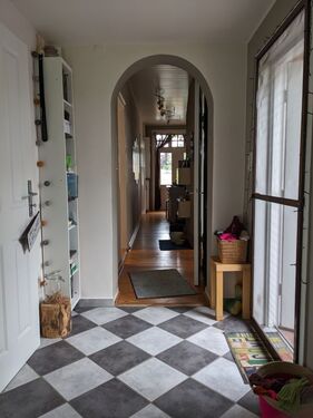 Flurblick zur Strasse Hintereingang rechts - 