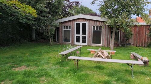 Gartenblick nach Norden mit Gartenhaus - 