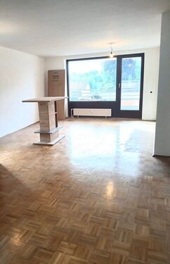 Wohnzimmer - 2 Zimmer Etagenwohnung in Essen