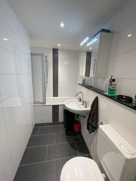 Bad - Essen-Frohnhausen 2 Zimmer 68qm neu modernisiertes Bad, komplett renoviert, mit Balkon und Einbauküche