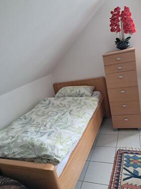 Bett und Kommode - 1- Zimmerwohnung mit 30,00 m&sup2; in Simmerath zur Miete