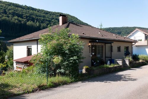 001 Aussen - Provisionsfrei* Viel Platz, viel Privatsphäre: Freistehendes Einfamilienhaus mit großem Garten