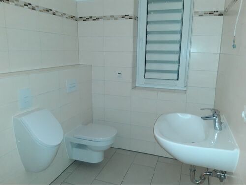 Hs2GästeBad2021 - 5 Zimmer Villa in Oranienburg