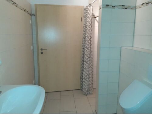 Hs2GästeBad2021-2 - Villa mit 164,00 m² in Oranienburg zum Kaufen