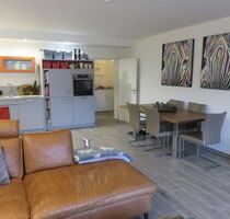 Moderne 2,5-Zimmer-Wohnung mit großem Balkon & Abendsonne - Düsseldorf-Unterbach