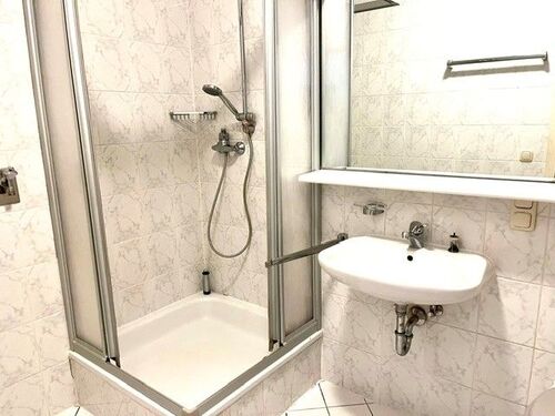 Foto Bad WG 10 - 1 Zimmer Appartement zur Miete in Freilassing