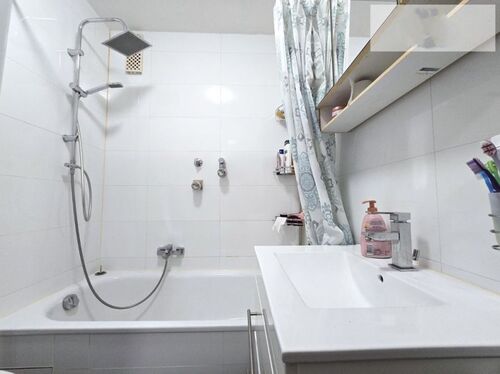 Badezimmer 2 - 3- Zimmerwohnung mit 78,45 m&sup2; in Obertshausen zum Kaufen