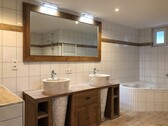 Bild17 - 3 Zi. sanierter Altbau m XL Luxusbad, Kaminen, 40m2 Gewölbekeller, Garten & Balkon
