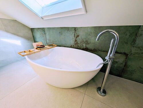 Bad DG, freistehende Wanne - 