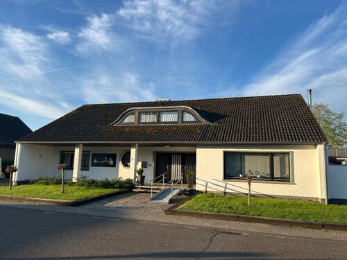 Hausansicht - Provisionsfrei* Großzügiges Einfamilienhaus - provisionsfrei -