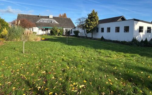 Hausansicht Süd - Einfamilienhaus mit 265,00 m² in Sonsbeck zum Kaufen