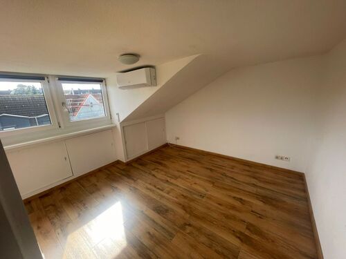 Wohnzimmer - Raumansicht Eingang leer - 