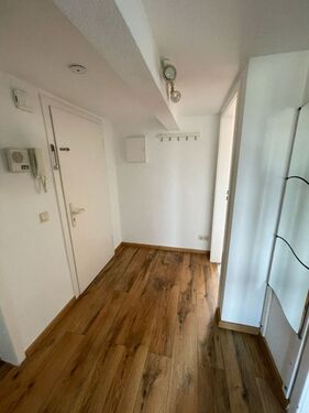 Diele - Eingangstür u. Wohnzimmer - 
