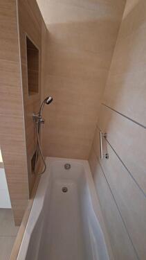 Badewanne mit Dusche - 