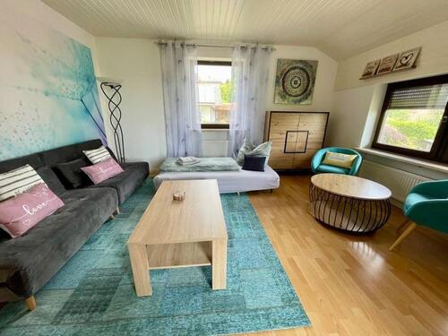 Wohnzimmer - lichtdurchflutet - 5- Zimmerwohnung mit 88,00 m² in Taching zur Miete