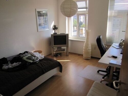Schlafzimmer mit Möbel - 