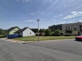 Außenansicht - Provisionsfrei* Erschlossenes Baugrundstück mit Massivgarage inkl. Geräteraum