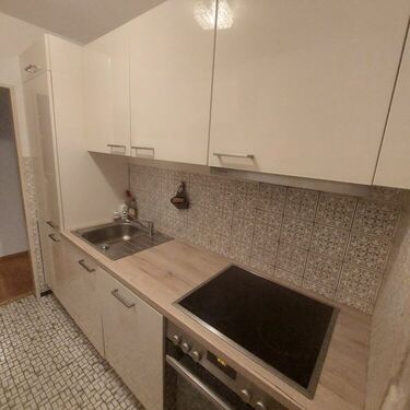 b8c760a9-ad9e-4e4c-8258-ba8bf0022bde - 