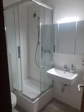 Bad - Dusche & Waschbecken - 