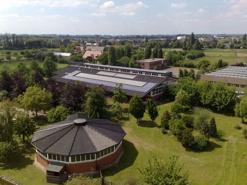 Karussell u. Reithalle von Osten aus - 