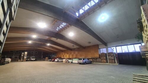 Reithalle innen beleuchtet - 