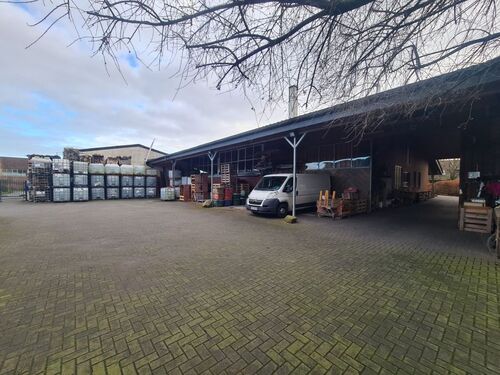 Lagerplatz hinter der Reithalle - 