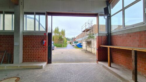 großes Tor in 4 x 4 m Reithalle - 